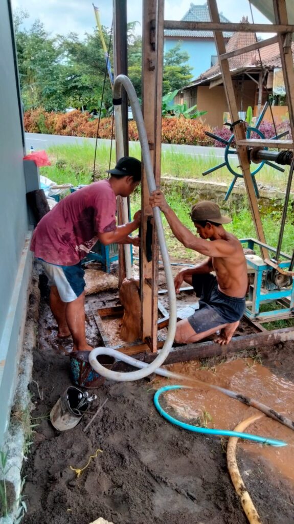 pengeboran sumur